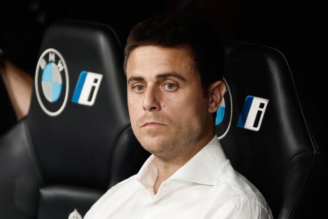 Alessio Lisci en el banquillo del Santiago Bernabéu: (Foto: EFE)