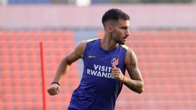 Baena, durante un entrenamiento (Foto: Atlético)
