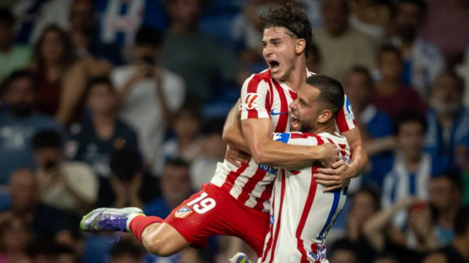 Julián Álvarez y Hancko celebran un gol frente al Espanyol (Cordon Press)