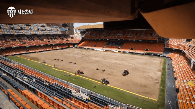 Renovación del césped de Mestalla este verano