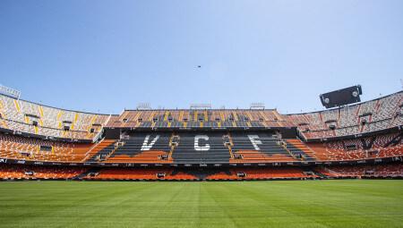 Renovación del césped de Mestalla este verano