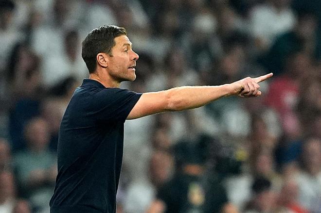 Xabi Alonso da indicaciones (Foto: Cordon Press)