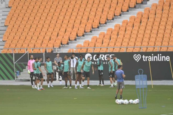 El Betis entrena en La Cartuja (Foto: Kiko Hurtado).