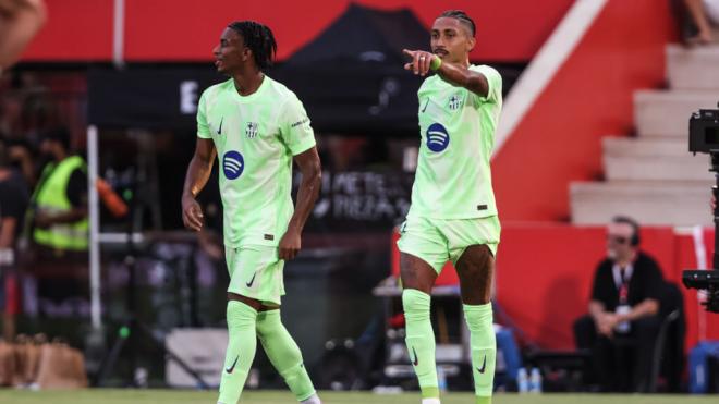 Raphinha y Balde celebrando un gol (Europa Press)