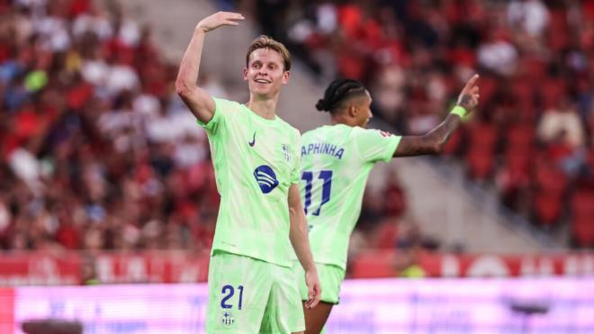 Frenkie de Jong y Raphinha celebrando un gol (Europa Press)