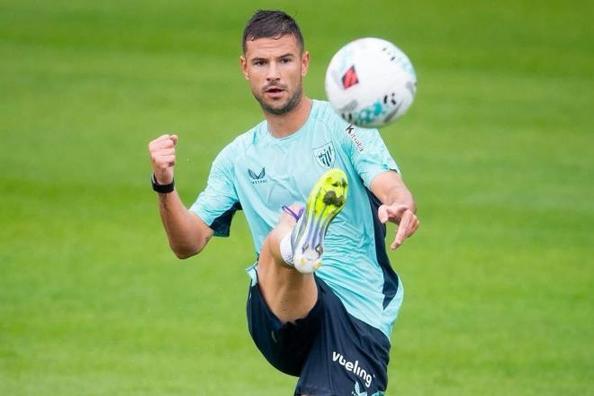 El donostiarra Gorka Guruzeta se entrena en Lezama (Foto: Athletic Club).