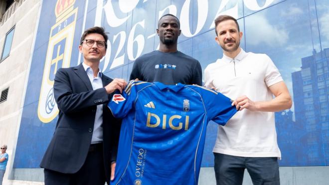 Eric Bailly, nuevo jugador carbayón (Foto: Real Oviedo).