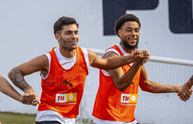 Hugo Duro y Danjuma entrenando (Foto: Valencia CF)