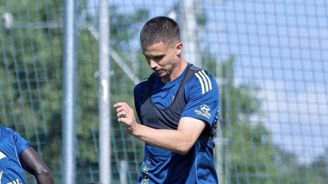 Leander Dendoncker, en un entrenamiento en El Requexón (Foto: Real Oviedo).