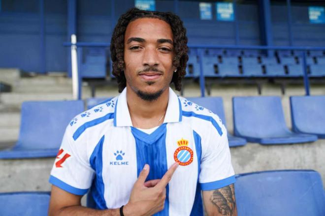 Luca Koleosho, presentado como nuevo fichaje del Espanyol (Foto: RCDE).