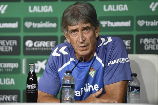 Manuel Pellegrini, en la rueda de prensa previa al Betis-Alavés (Foto: Kiko Hurtado).