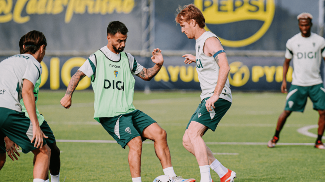 Suso y Álex Fernandez, en un entrenamiento del Cádiz (Foto: CCF).
