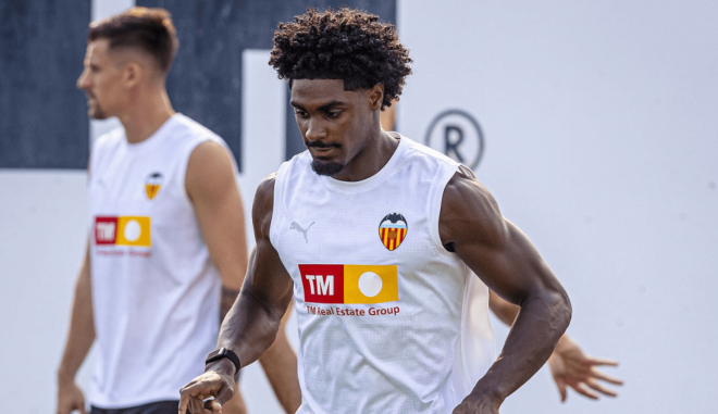 Thierry entrenando (Foto: Valencia CF)