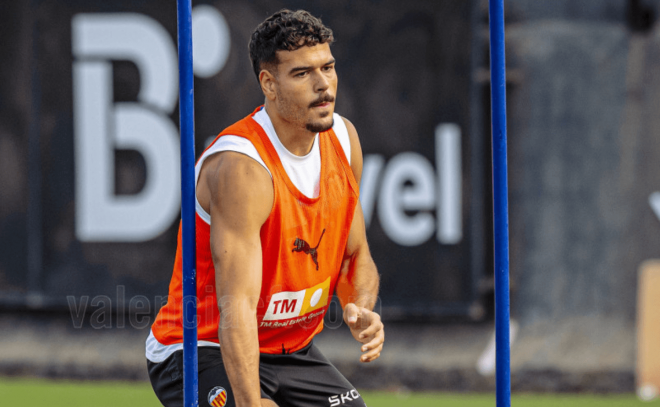 Ugrinic entrenando (Foto: Valencia CF)