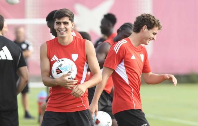 Juanlu, en el entrenamiento de este viernes (Foto: Kiko Hurtado):