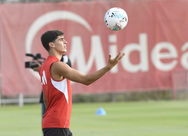 Juanlu, en el entrenamiento de este viernes (Foto: Kiko Hurtado).