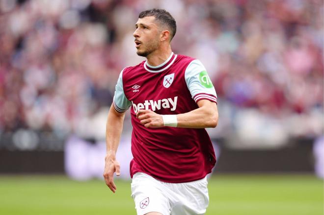 Guido Rodríguez, en un partido con el West Ham (Foto: Cordon Press).
