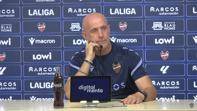 Julián Calero, en la sala de prensa del Levante.