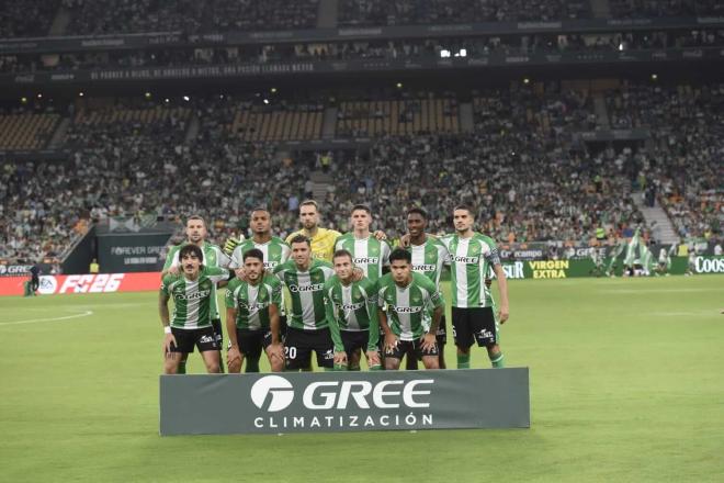 El once del Betis contra el Alavés (Foto: Kiko Hurtado)