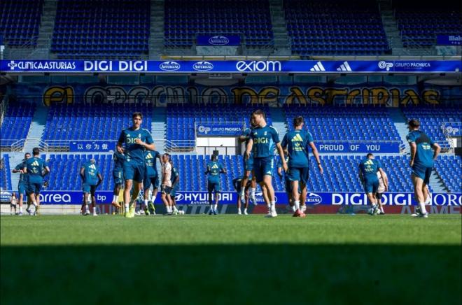Entrenamiento del Real Oviedo en el Carlos Tartiere (Foto: Real Oviedo).