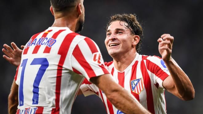 Hancko y Julián Álvarez celebran un gol (Cordon Press)