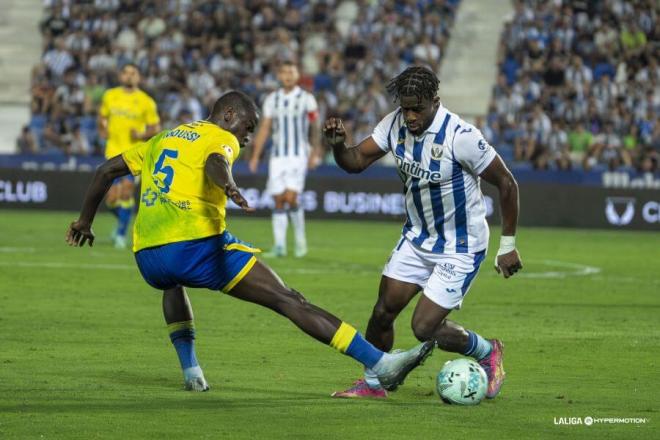 Lance del Leganés-Cádiz en Butarque (Foto: LaLiga).
