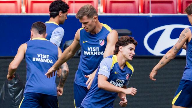 Sorloth y Julián Álvarez en un entrenamiento del Atlético de Madrid (Cordon Press)