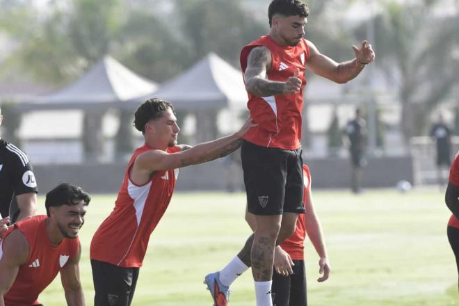 Carmona e Isaac, en el entrenamiento de este sábado (Foto: Kiko Hurtado).