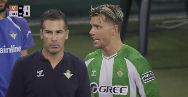 Lo Celso, en la pausa de hidratación.