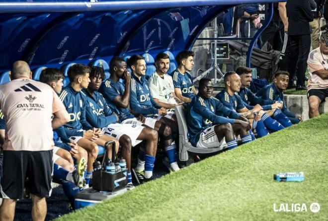 Banquillo del Real Oviedo ante el Real Madrid (Foto: LaLiga).