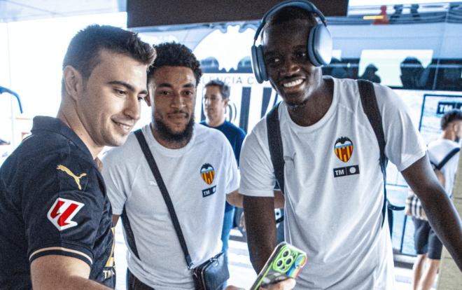 Convocatoria del Valencia CF y vuelo en avión (Foto: Valencia CF)