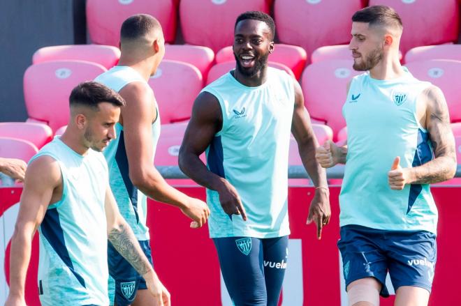 Maroan, Iñaki Williams y Oihan Sancet se entrenan con risas en Lezama (Foto: Athletic Club).