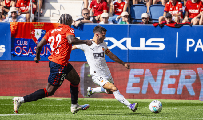 Gayà ante Osasuna (Foto: Valencia CF)
