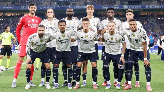 Los jugadores del Real Madrid antes de medirse al Oviedo (X)