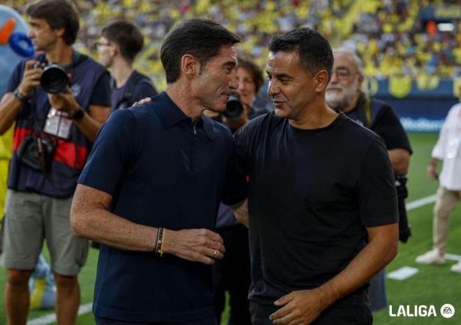 Marcelino García y Míchel se saludan antes del Villarreal-Girona (Foto: LaLiga).