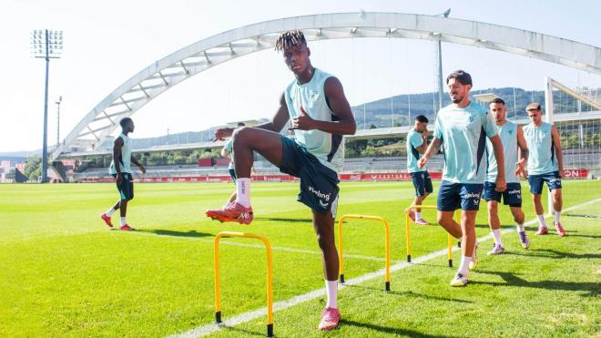 Nico Williams se entrena con energía en Lezama (Foto: Athletic Club).