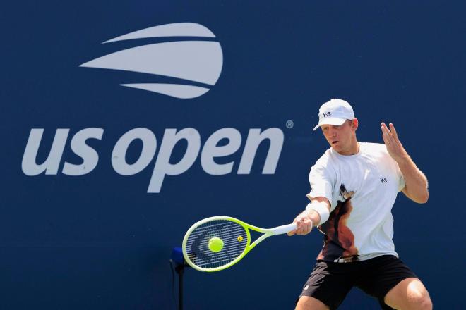 Alejandro Davidovich devuelve un punto en el US Open (FOTO: Cordón Press).