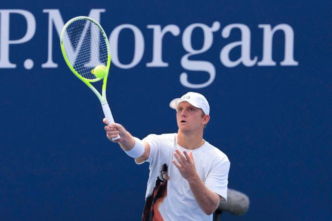 Alejandro Davidovich devuelve un punto en el US Open (FOTO: Cordón Press).