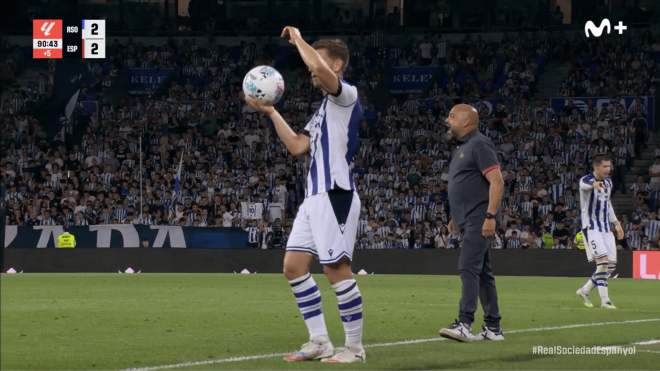 El enfado de Manolo González con Brais Méndes en el Real Sociedad-Espanyol.