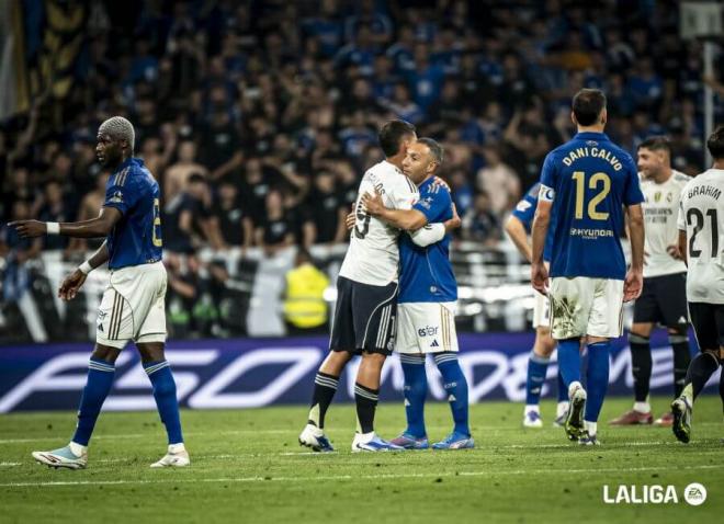 Dani Ceballos y Santi Cazorla, tras el Oviedo-Madrid (Foto: LaLiga).