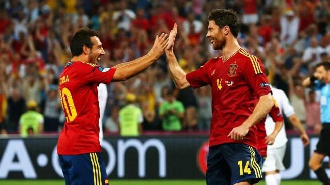 Santi Cazorla y Xabi Alonso con la Selección (Foto: X)