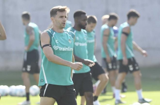 Diego Llorente, en el entrenamiento del Betis (Foto: Kiko Hurtado)
