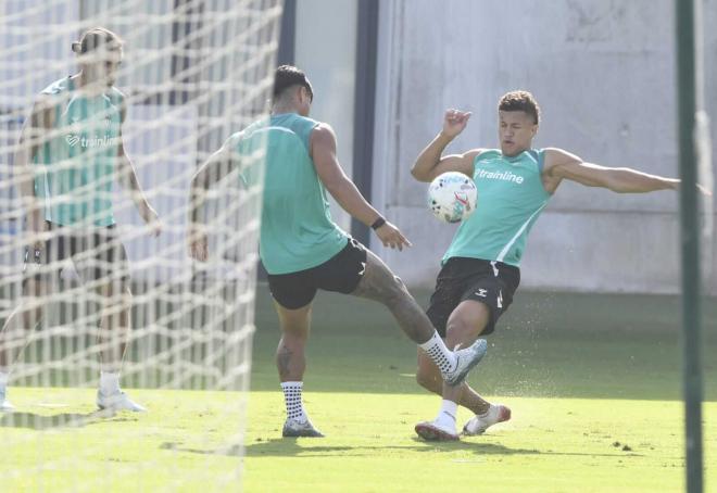 Nelson Deossa, en el entrenamiento del Betis (Foto: Kiko Hurtado)