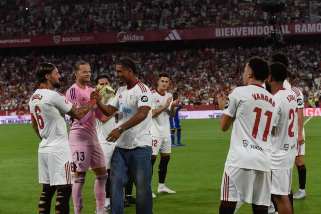 La despedida de Badé del Sevilla (Foto: Kiko Hurtado)