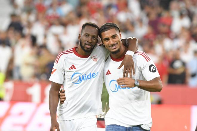 Lukebakio, en la despedida de Badé del Sevilla (Foto: Kiko Hurtado)