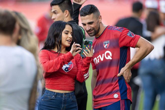 Becky G y Sebastian Lletget (Foto: Cordon Press)