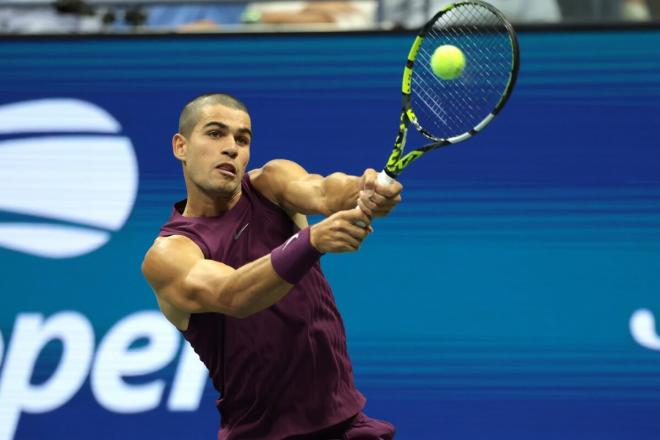 Carlos Alcaraz, rapado en el triunfo sobre Reilly Openda en el US Open (Foto: EFE).