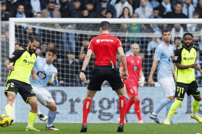 Isco ante Fran Beltrán en Balaídos (Foto: LaLiga).