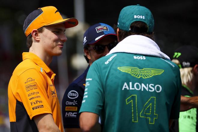 Oscar Piastri con Fernando Alonso en el GP de Italia (Europa Press)
