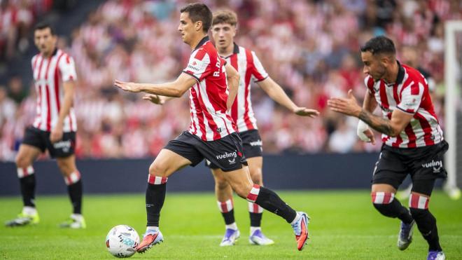 Iñigo Ruiz de Galarreta en acción ante el Rayo en San Mamés (Foto: Athletic Club).